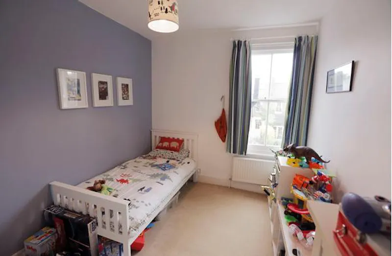 Bedroom - child's at Film location E404 in London (photo 25)