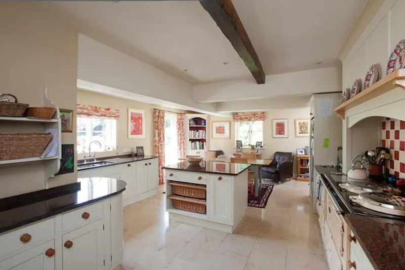 Kitchen at Kent traditional country house, M286 (photo 2)