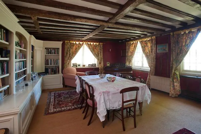 Dining room at Kent traditional country house, M286 (photo 10)