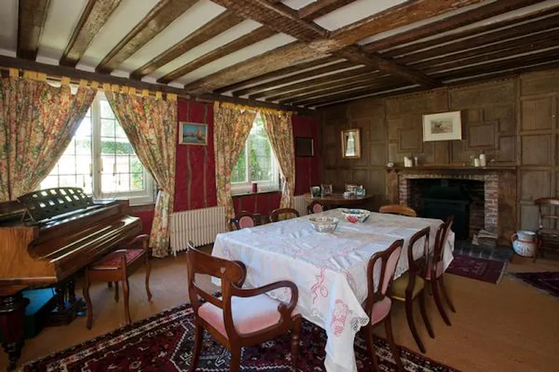 Piano at Kent traditional country house, M286 (photo 11)