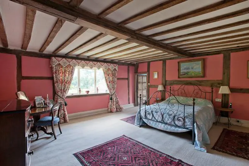 Bedroom at Kent traditional country house, M286 (photo 15)