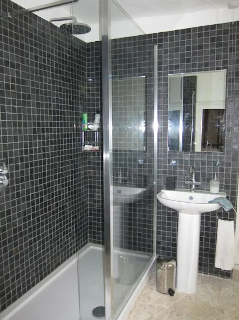 Bathroom at Kent traditional country house, M286 (photo 16)