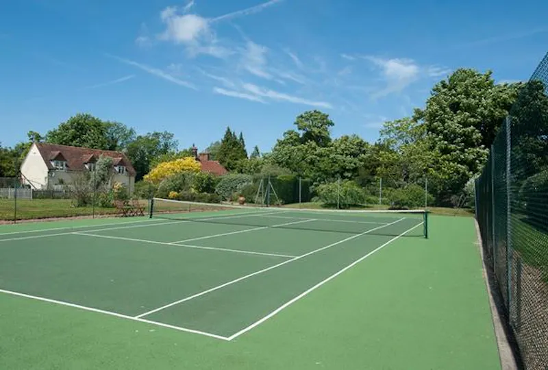 Tennis court at Kent traditional country house, M286 (photo 31)