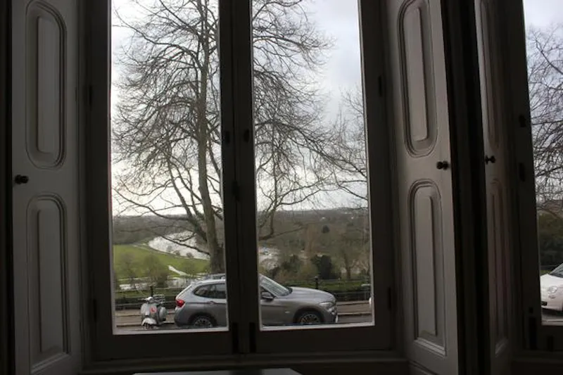 Period flat in Richmond, F1057 (photo 18)