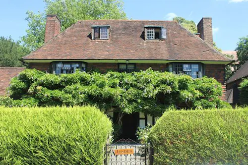 Arts and Crafts Imrrie in Esher, M288