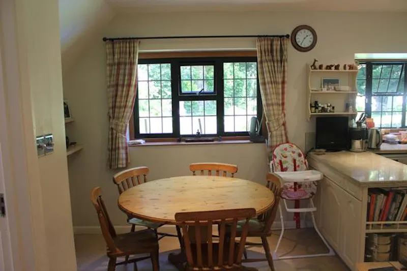 Dining room at Arts and Crafts Imrrie in Esher, M288 (photo 5)