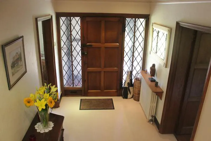 Entrance hall at Arts and Crafts Imrrie in Esher, M288 (photo 9)