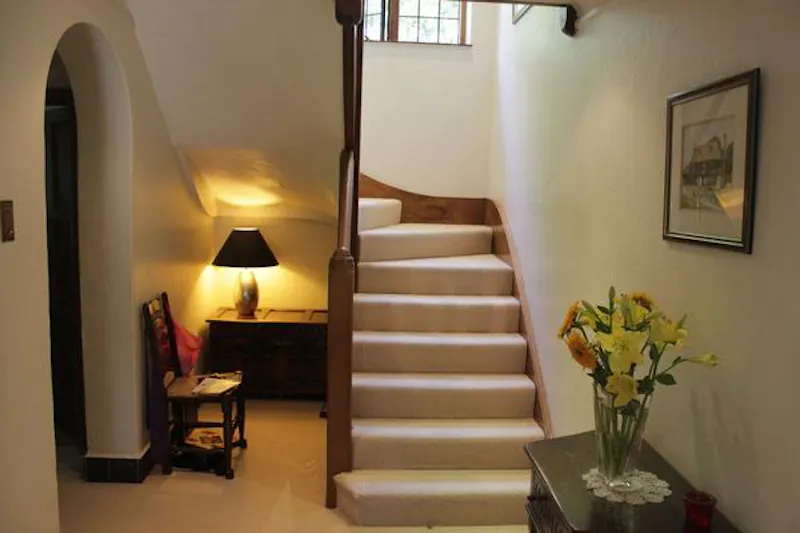 Staircase at Arts and Crafts Imrrie in Esher, M288 (photo 16)