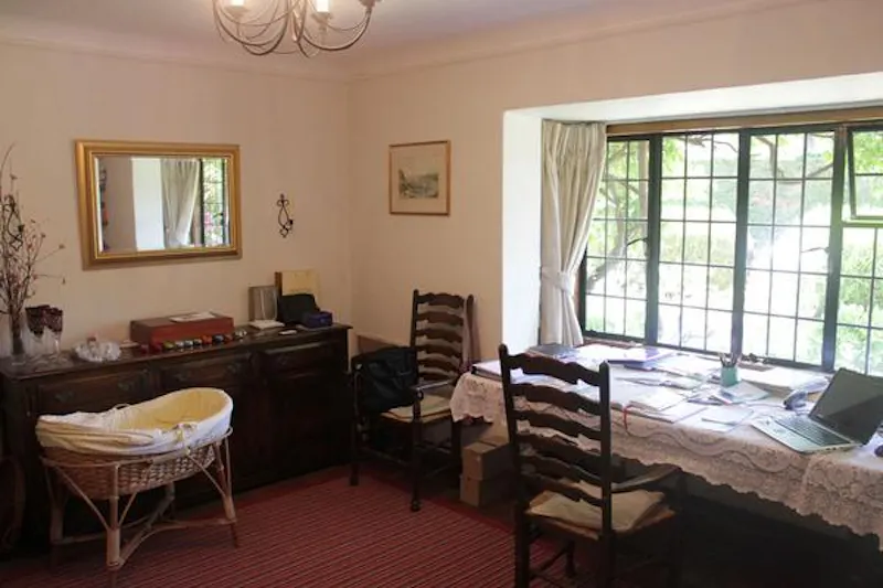 Study at Arts and Crafts Imrrie in Esher, M288 (photo 17)