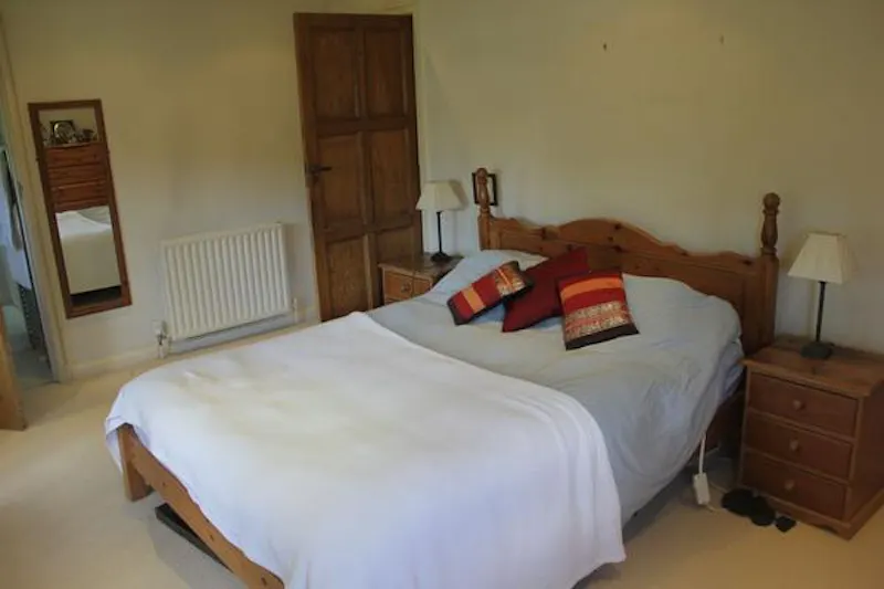 Bedroom at Arts and Crafts Imrrie in Esher, M288 (photo 23)