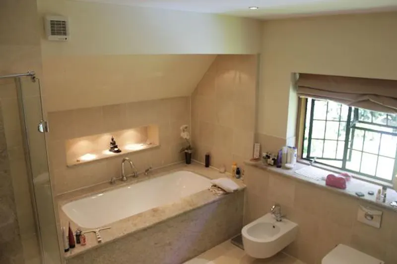 Bathroom at Arts and Crafts Imrrie in Esher, M288 (photo 26)
