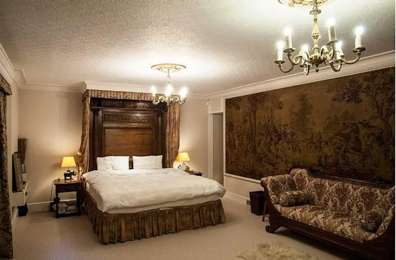 Bedroom at Sheer Guildford Mill house, B1648 (photo 25)