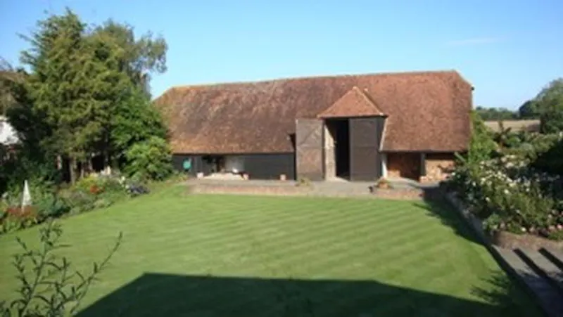 Garden at Film location L652 in Kent (photo 15)