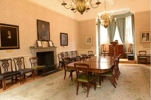 Traditional almshouses in Victoria, Q81