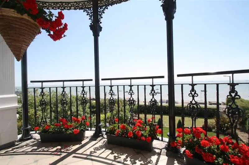 Balcony at Southend esplanade house, D2194 (photo 20)
