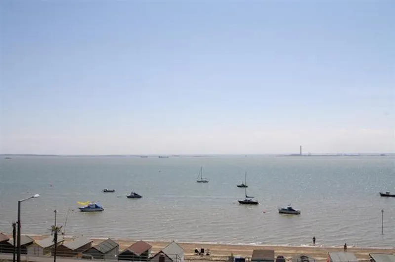 Views - sea at Southend esplanade house, D2194 (photo 26)