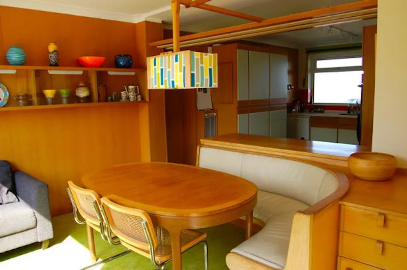 Dining room at Whitstable retro house, D2195 (photo 2)