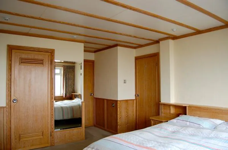 Bedroom at Whitstable retro house, D2195 (photo 11)