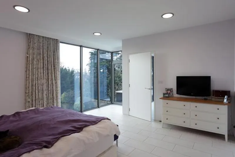 Modern Croydon house with pool, K397 (photo 9)