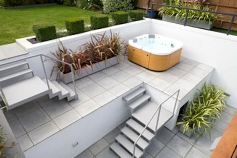 Jacuzzi at Modern Croydon house with pool, K397 (photo 17)