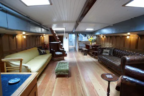 St Katherine's luxury barge, HSE24