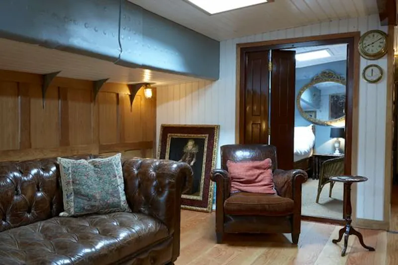 St Katherine's luxury barge, HSE24 (photo 9)