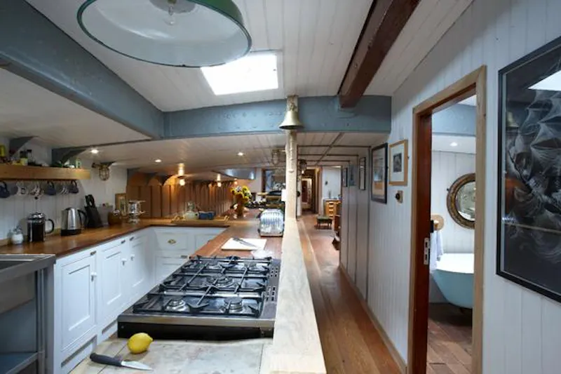 St Katherine's luxury barge, HSE24 (photo 14)
