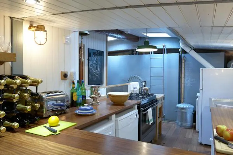 St Katherine's luxury barge, HSE24 (photo 17)
