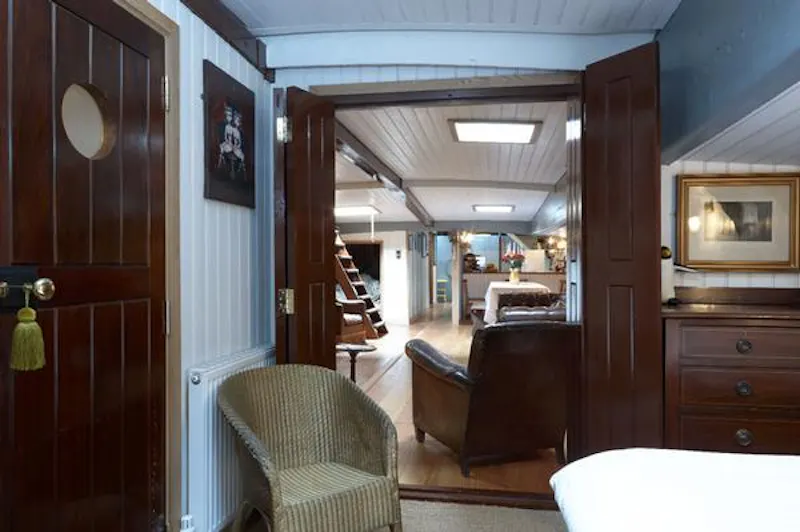 St Katherine's luxury barge, HSE24 (photo 18)