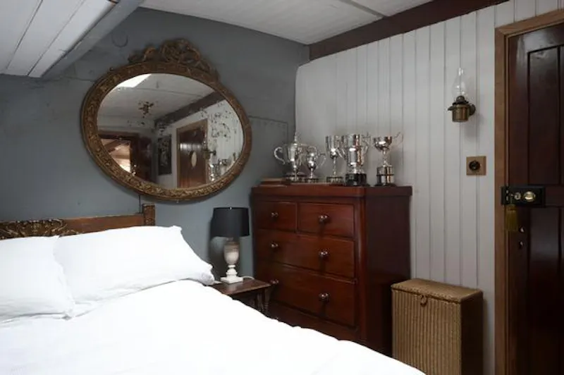 Bedroom at St Katherine's luxury barge, HSE24 (photo 19)