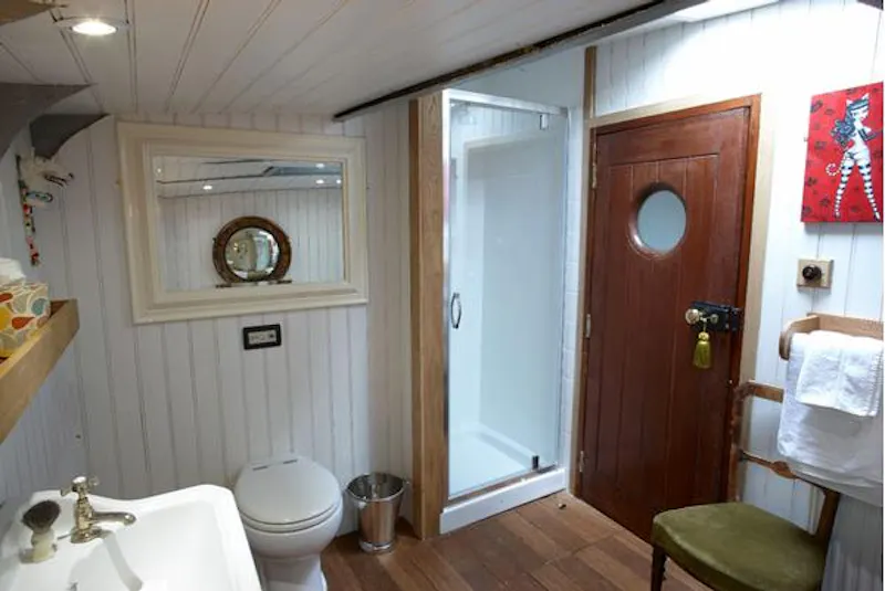 St Katherine's luxury barge, HSE24 (photo 23)