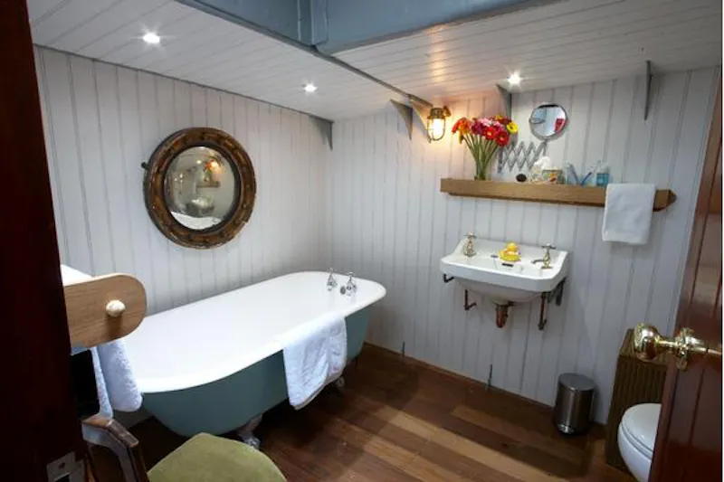 Bathroom at St Katherine's luxury barge, HSE24 (photo 24)