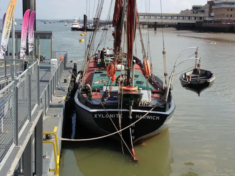 St Katherine's luxury barge, HSE24 (photo 1)