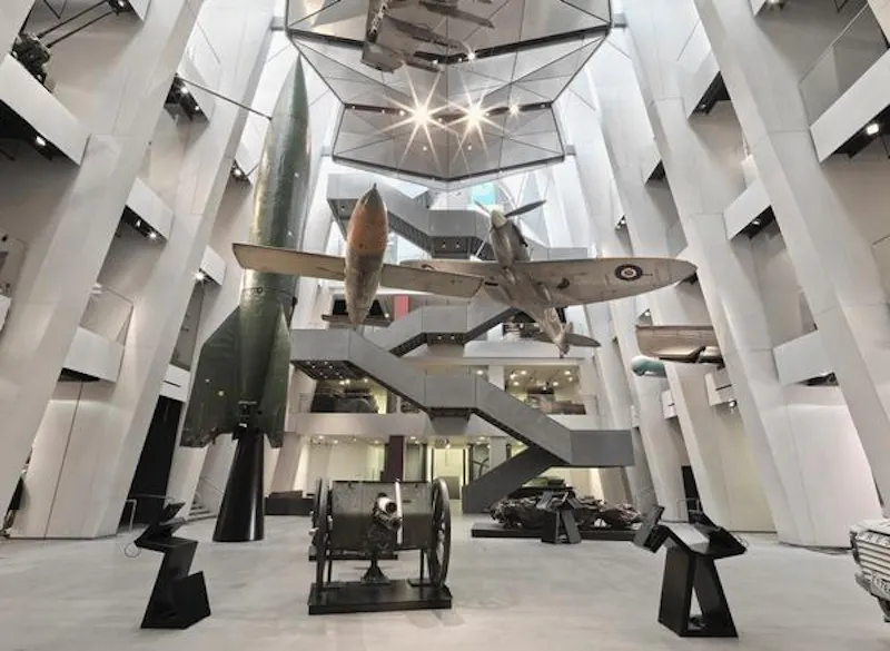 Entrance hall at Historic museum in Lambeth, Q83 (photo 3)