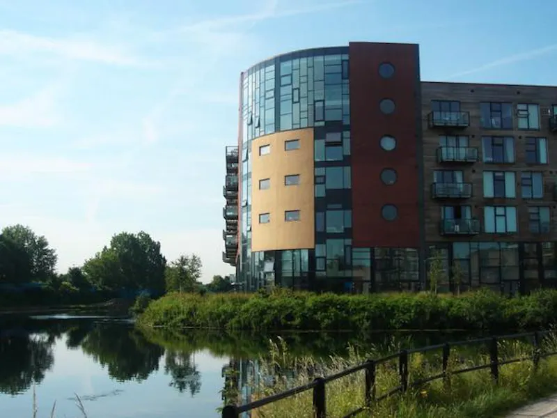 Double height Stratford flat, F1060 (photo 1)