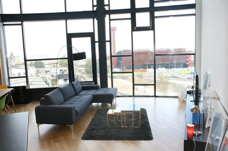 Double height Stratford flat, F1060 (photo 5)