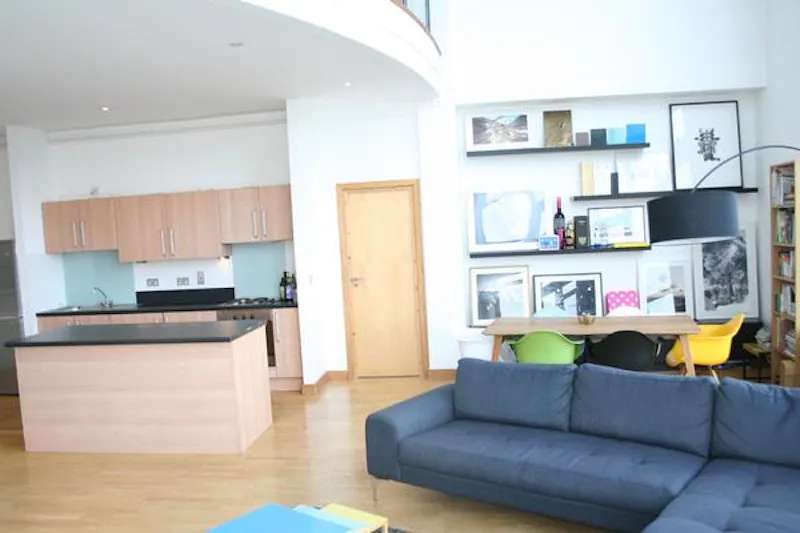 Kitchen at Double height Stratford flat, F1060 (photo 8)