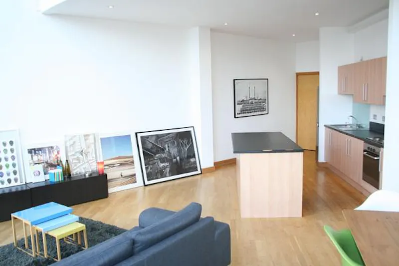 Floor - wooden at Double height Stratford flat, F1060 (photo 9)
