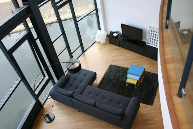 Double height Stratford flat, F1060 (photo 2)
