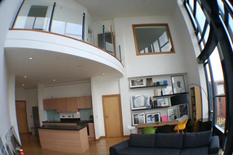 Double height Stratford flat, F1060 (photo 11)