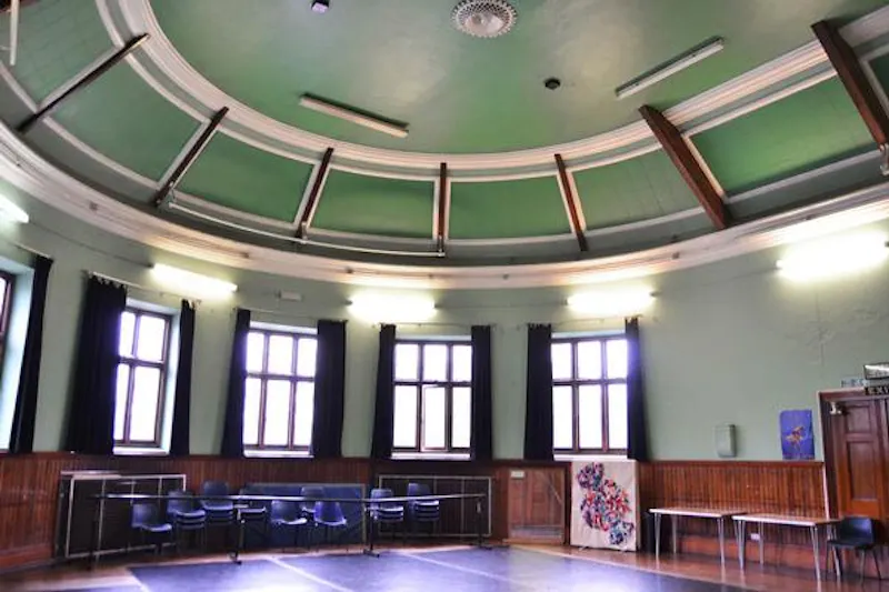 Loughborough Junction music hall, N387 (photo 4)