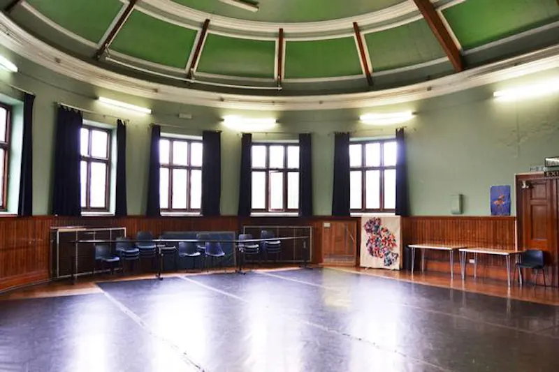 Loughborough Junction music hall, N387 (photo 5)