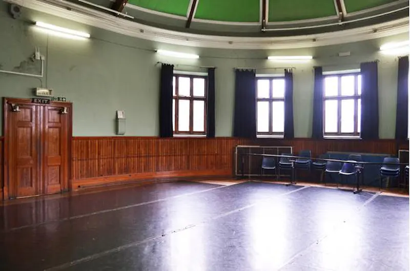 Loughborough Junction music hall, N387 (photo 6)