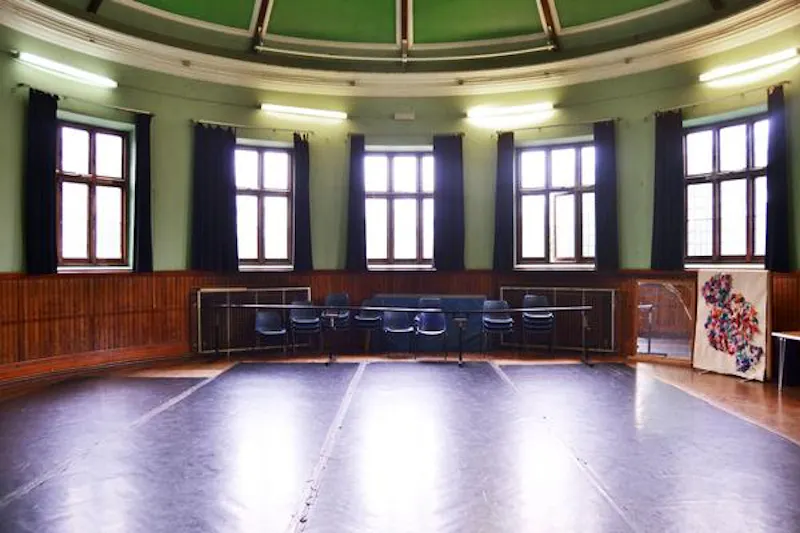 Loughborough Junction music hall, N387 (photo 7)