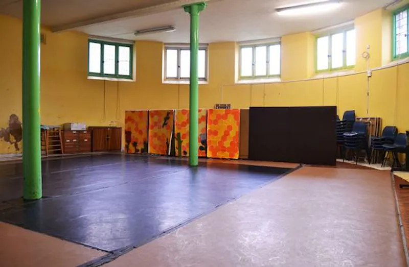Loughborough Junction music hall, N387 (photo 23)