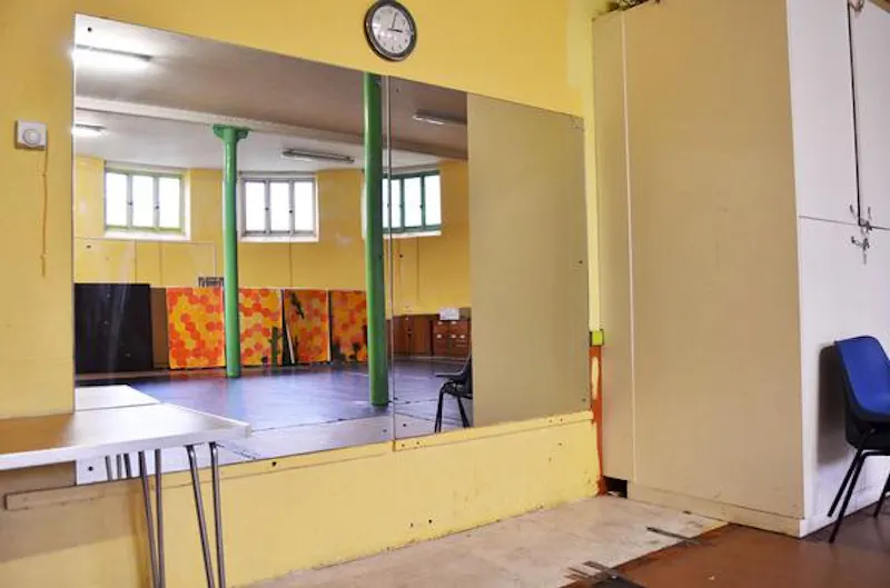 Loughborough Junction music hall, N387 (photo 29)