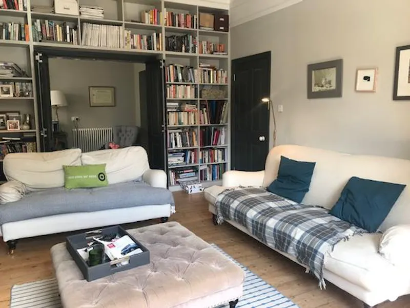 Library at Streatham family house, B1650 (photo 7)
