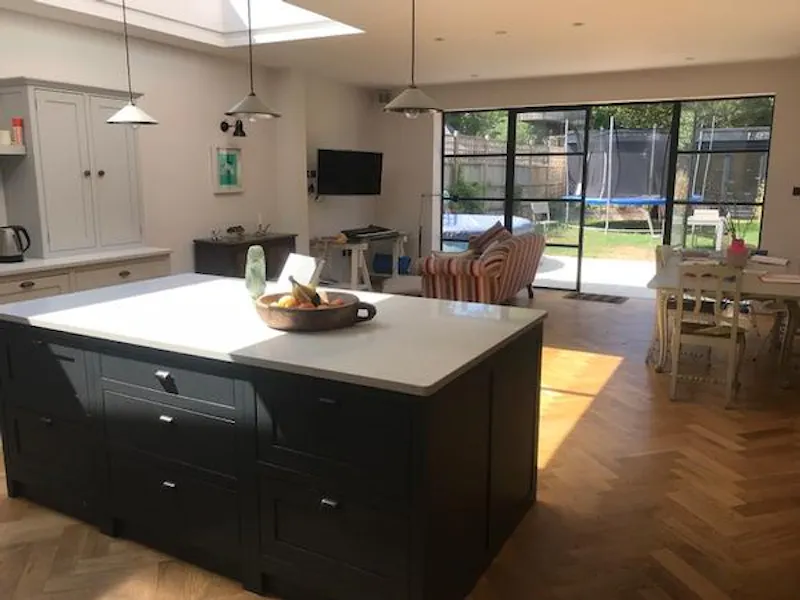 Kitchen island at Streatham family house, B1650 (photo 12)
