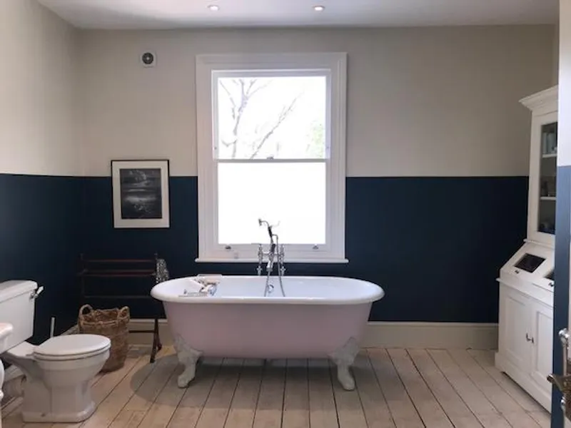 Bathroom at Streatham family house, B1650 (photo 23)