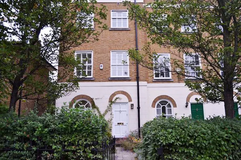 Film location D2198 in London (photo 1)